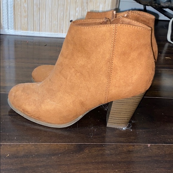 Brown suede boots - Picture 2 of 3